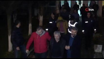 Cinayet şüphelileri ailelerini alarak kaçtı Bursa polisi yakaladı