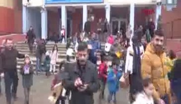 Bursa'da öğrenciler, okul bahçesine kuş mahallesi kurdu