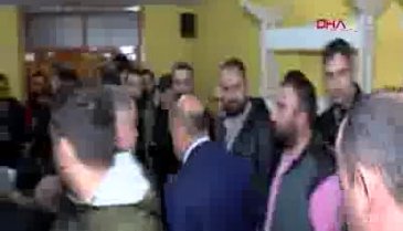 Gergin anlar! AK Partili Fikri Işık, dışarı attırdı