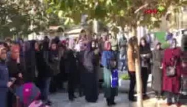 Bursa'da intihar eden 12 yaşındaki Emirhan toprağa verildi