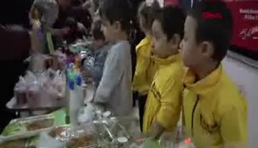Bursa'da Siirt'teki öğrenciler için kermes düzenledi