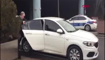 Metin Akpınar ve Müjdat Gezen adliyede