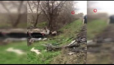 2 otomobil kafa kafaya çarpıştı: 1 ölü, 2 yaralı