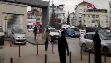 Bursa'da bıçaklanan Suriyeli kuaför, polis otosuyla hastaneye götürüldü