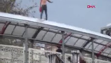 Tüm kent orada toplandı... Arkadaşı kurtardı