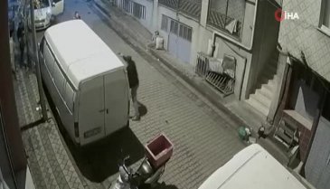 'Yan bakma' kavgasında silahını çekti