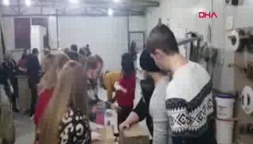 Bursa'da yaptıkları kedi evlerini sokaklara bıraktılar