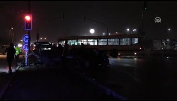 Bursa'da iki otomobil çarpıştı: 4 yaralı