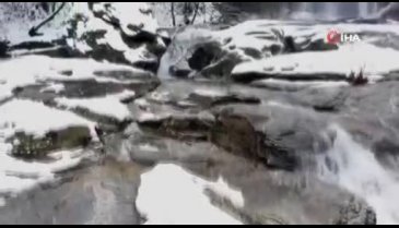 Karla kaplı Bursa Suuçtu şelalesi havadan görüntülendi