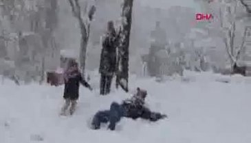 Bursa'da çocukların kar tatili sevinci