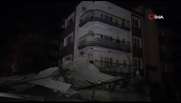 Bursa'da kuvvetli fırtına hayatı felç etti}