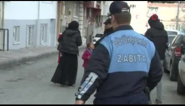 5 yaşındaki çocuğunu yol ortasına bırakıp kaçtı!