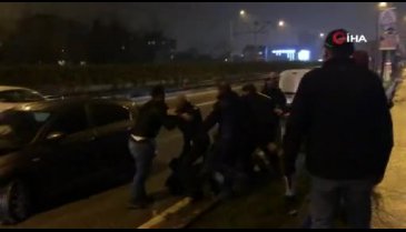 Bursa'da kaza sonrası yumruklar havada uçuştu