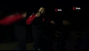 Bursa'da kıyıdan oltayla 90 santimetrelik levrek yakaladı