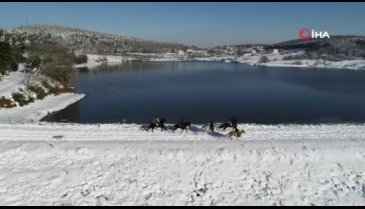 Bursa'da karlar altında dörtnala özgürlük havadan böyle görüntülendi...