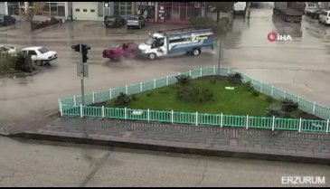 Feci kazalar MOBESE kameralarına yansıdı