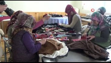 Bursalı kadınlar diktikleri kıyafetlerle geleneklerini yaşatıyor