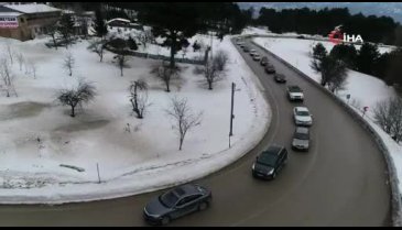 Bursa Uludağ'da kilometrelerce kuyruk oluştu