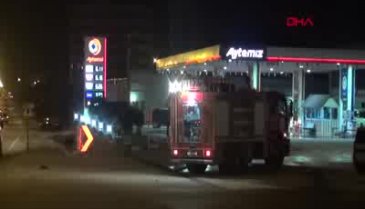 Otomobil, akaryakıt istasyonuna daldı; faciadan dönüldü