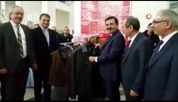 Bursa Cumhuriyet Başsavcısı Kuş, sergi açılışında deri ceket sattı