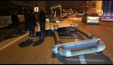 Bursa'da damperi açılan TIR yönlendirme tabelalarını yıktı