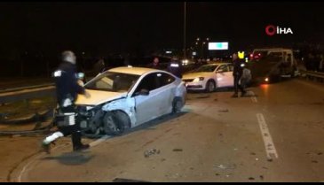 Bursa'da iki otomobil kafa kafaya çarpıştı: 3 yaralı