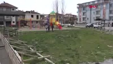Bursa'da bitmeyen inşaat tehlike saçıyor