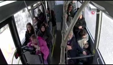 Bayılan çocuk için halk otobüsünü hastaneye sürdü