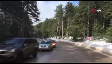Bursa Uludağ'da 10 kilometre araç kuyruğu oluştu