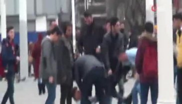 Hanutçular tekme tokat kavga etti