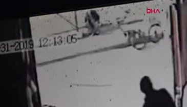 Bursa'da hasmını halı sahada antrenman yapan çocukların gözü önünde vurdu