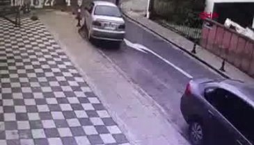 Tapu dairesi önünde kapkaç!
