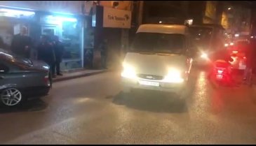 Bursa'da mahalle arasında şov yaparken akvaryumcuya daldı!