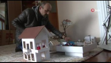 Bursalı sanatçı, insanların hayal edip alamadığı evlerin maketini yapıyor