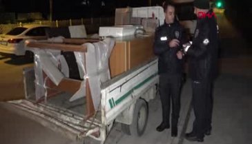Bursa'da ev eşyalarını kamyonete yüklerken yakalandılar