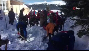 Bursa Uludağ'da çok sayıda kişi kar altında kaldı!