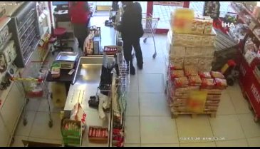 Bursa'da bıçaklı gasp kamerada