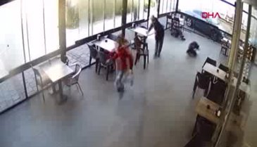 Taciz iddiası ile dışarı atıldı! Geri dönüp dehşet saçtı...