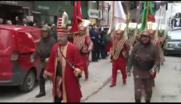 Bursa'da muhtar adayı mehter takımı ile gövde gösterisi yaptı