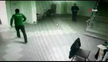 Eski çalışanın iş yeri sahibini vurma anı güvenlik kamerasında