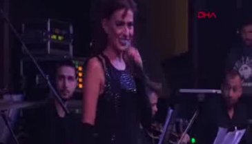 Yıldız Tilbe'den Bursa'da dans şov