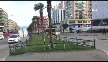 Bursa'da şiddetli lodos hayatı olumsuz etkiliyor