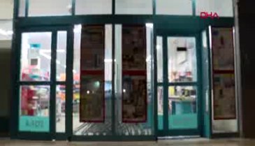 İstanbul'da maskeli market soygunu kamerada