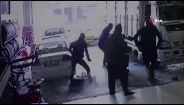 Patlayan lastik ayaklarını yerden kesti