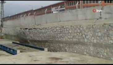 İstinat duvarının çökme anı kameraya böyle yansıdı