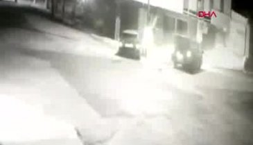 Bursa'da minibüsle otomobilin çarpıştığı kaza kamerada