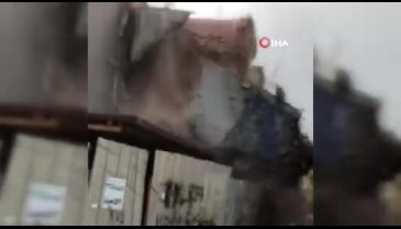 3 katlı ahşap bina çöktü