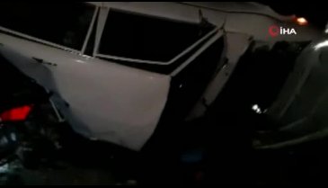 Bursa'da elektrik direğine çarpıp takla attı