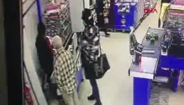 Markette hareketli dakikalar! Kıskıvrak yakalandı