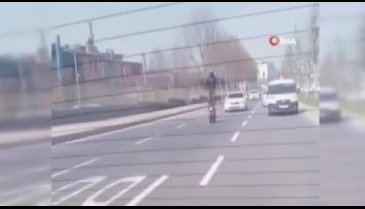 Trafikte 'pes' dedirten görüntü!